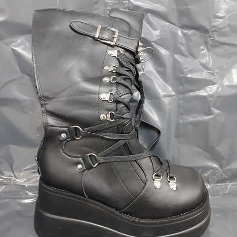 BOXED PAIR OF UNBRANDED PLATFORM WEDGE BOOTS IN BLACK SIZE EU 39