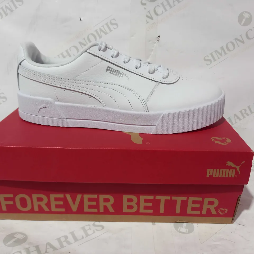 BOXED PAIR OF PUMA TRAINERS IN WHITE UK SIZE 6.5