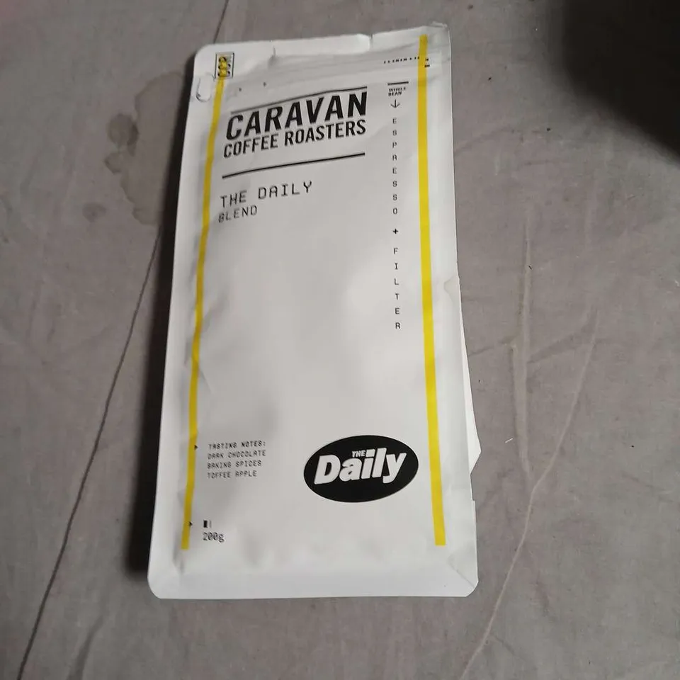 APPROXIMATELY 10 ASSORTED FOOD ITEMS INCLUDING  DOLCE GUSTO CORTADO CAPSULES, GARAVAN THE DAILY BLEND & BOXED BREWS