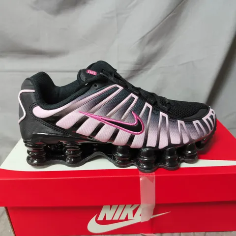 BOXED PAIR OF NIKE WOMENS SHOX TRAINERS BLACK/PINK - UK 5