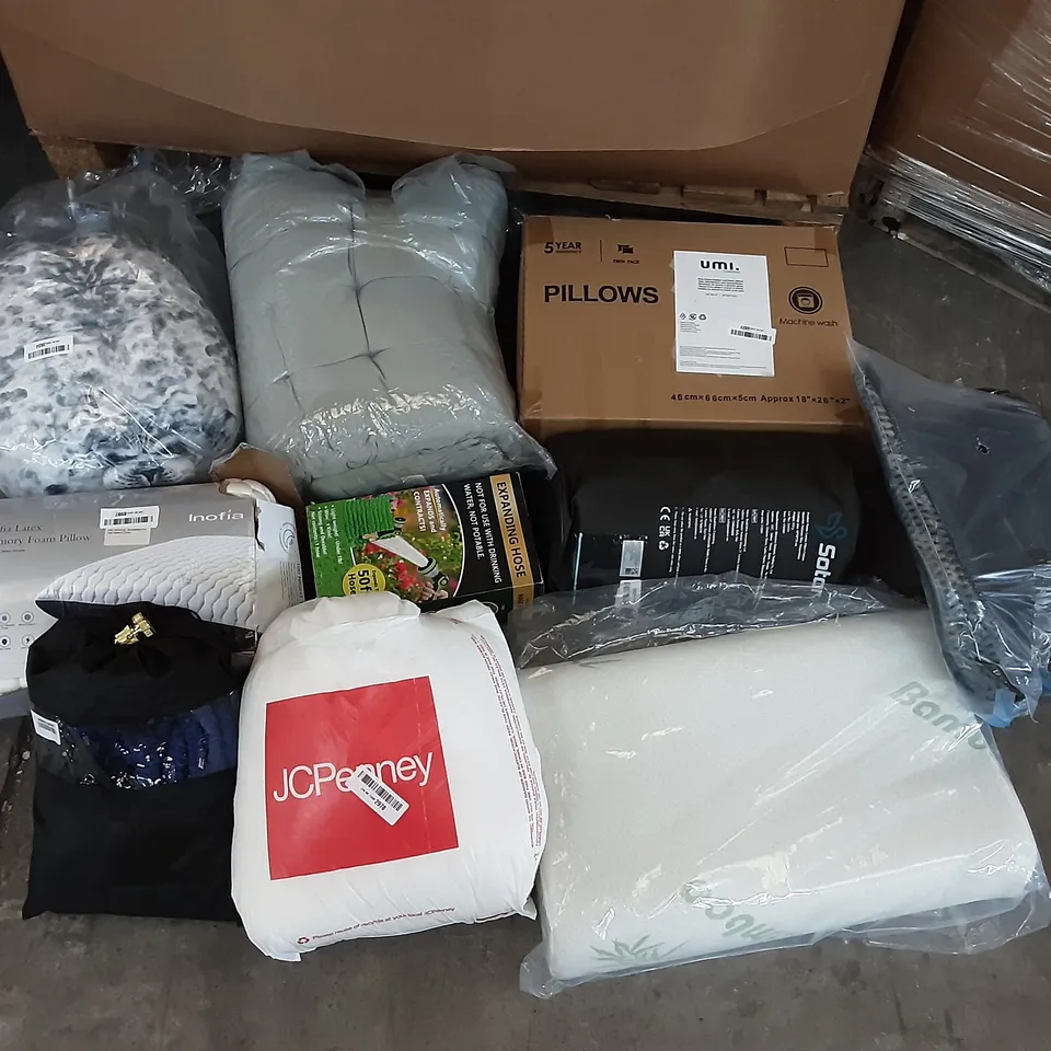 PALLET OF ASSORTED PRODUCTS TO INCLUDE EXPANDING HOSE, INOFIA LATEX MEMORY FOAM PILLOW, BAMBOO PILLOW, UMI PILLOWS, BCOZZY, NAIYEEMARS MEMORY FOAM LEG&KNEE PILLOW 