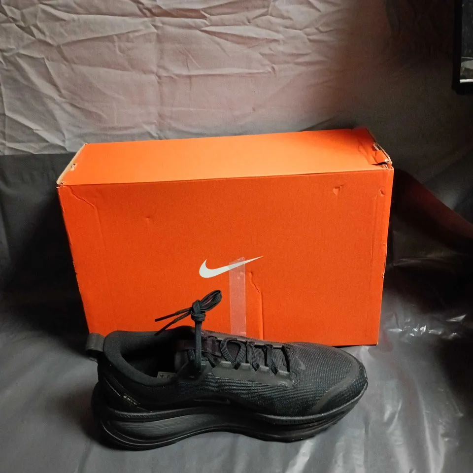 NIKE RUNNING SHOES – BLACK - BOXED - SIZE UK 8.5 