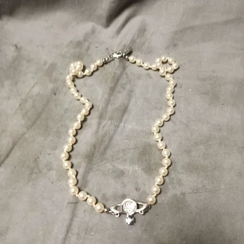 VIVIENNE WESTWOOD PEARL BRACELET WITH ORB CLASP – BOXED WITH POUCH