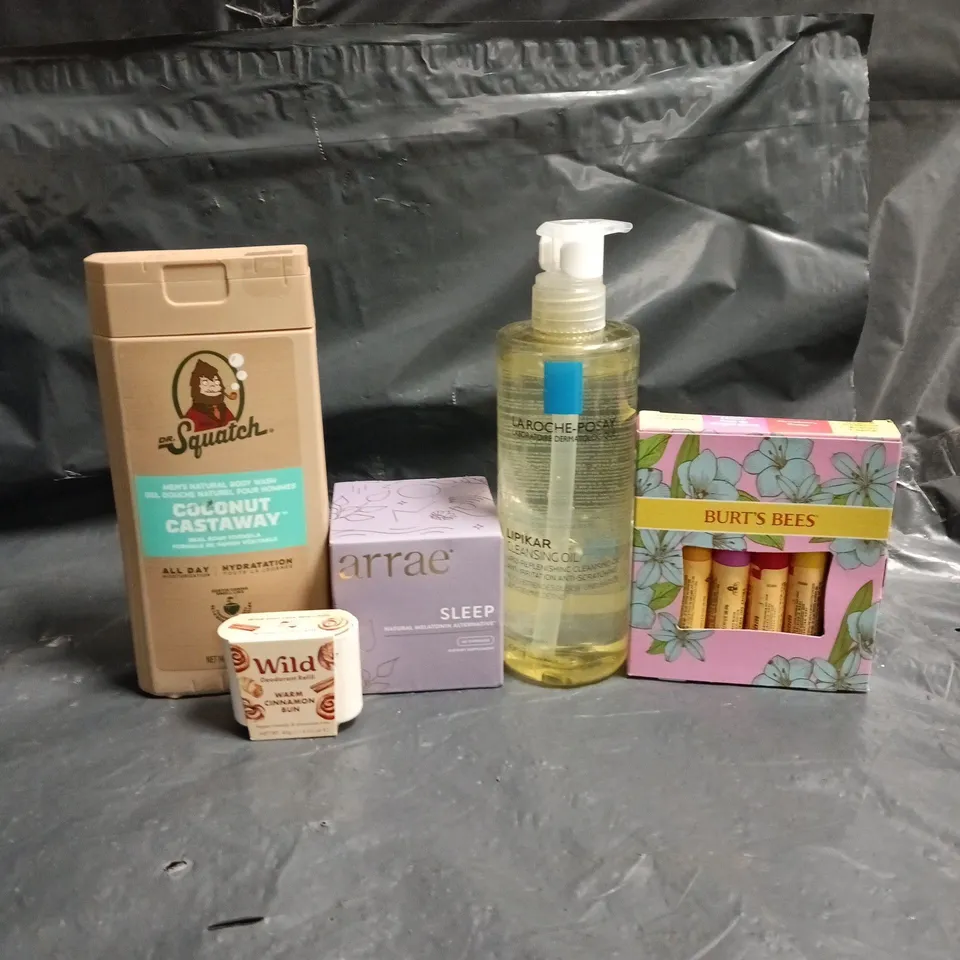 APPROXIMATEY 20 ASSORTED HEALTH AND BEAUTY PRODUCTS TO INCLUDE - DR SQUATCH BODY WASH - BURT'S BEES LIP BALMS AND LA ROCHE POSAY CLEANSING OIL