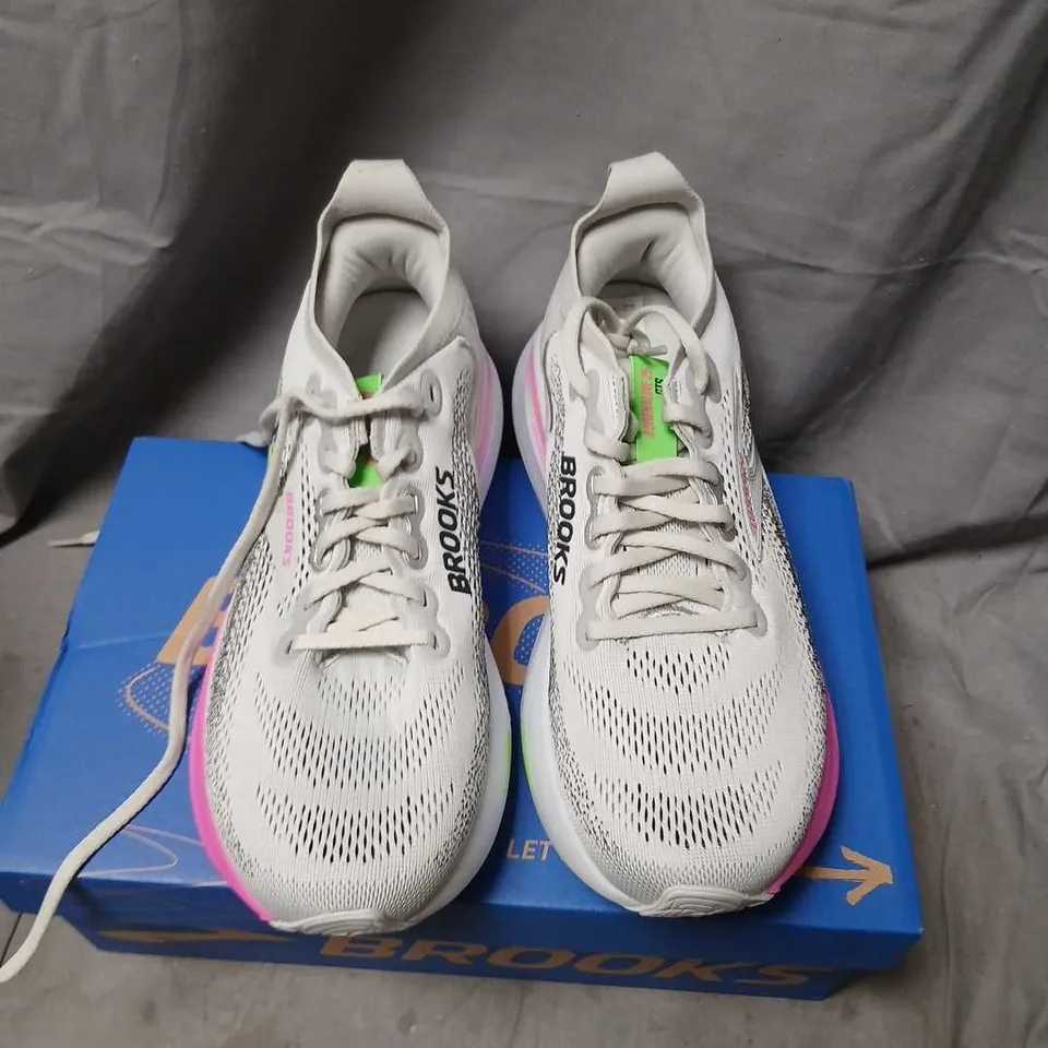 BROOKS ADRENALINE GTS 25 WOMEN'S RUNNING SHOES UK 6.5 (US 8.5) OYSTER/PINK/GREEN