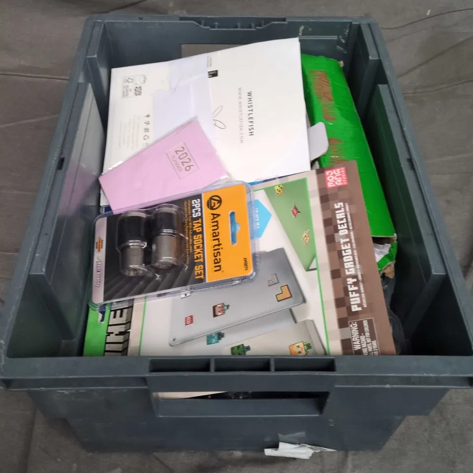 APPROXIMATELY 15 ASSORTED HOUSEHOLD ITEMS TO INCLUDE NOTEBOOKS , TABLET COVERS , ETC 