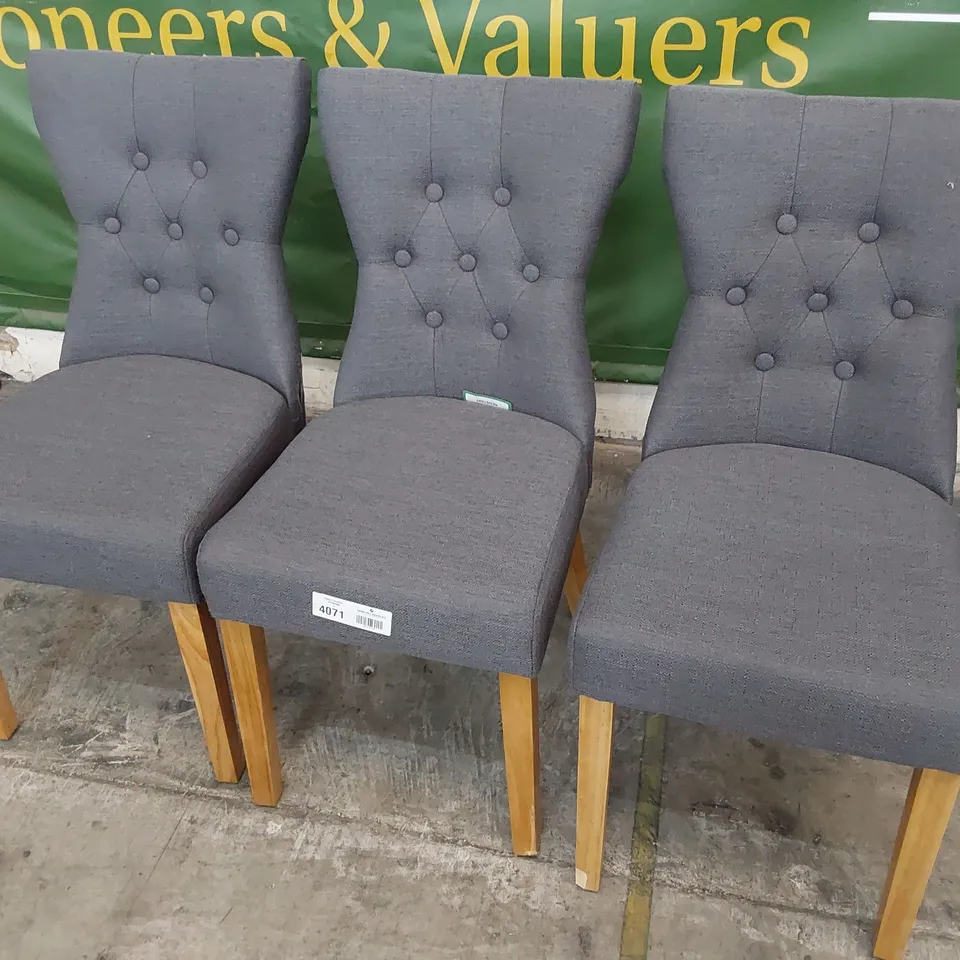 SET OF THREE DESIGNER UPHOLSTERED BUTTONED BACK DINING CHARCOAL FABRIC NATURAL WOOD LEGS