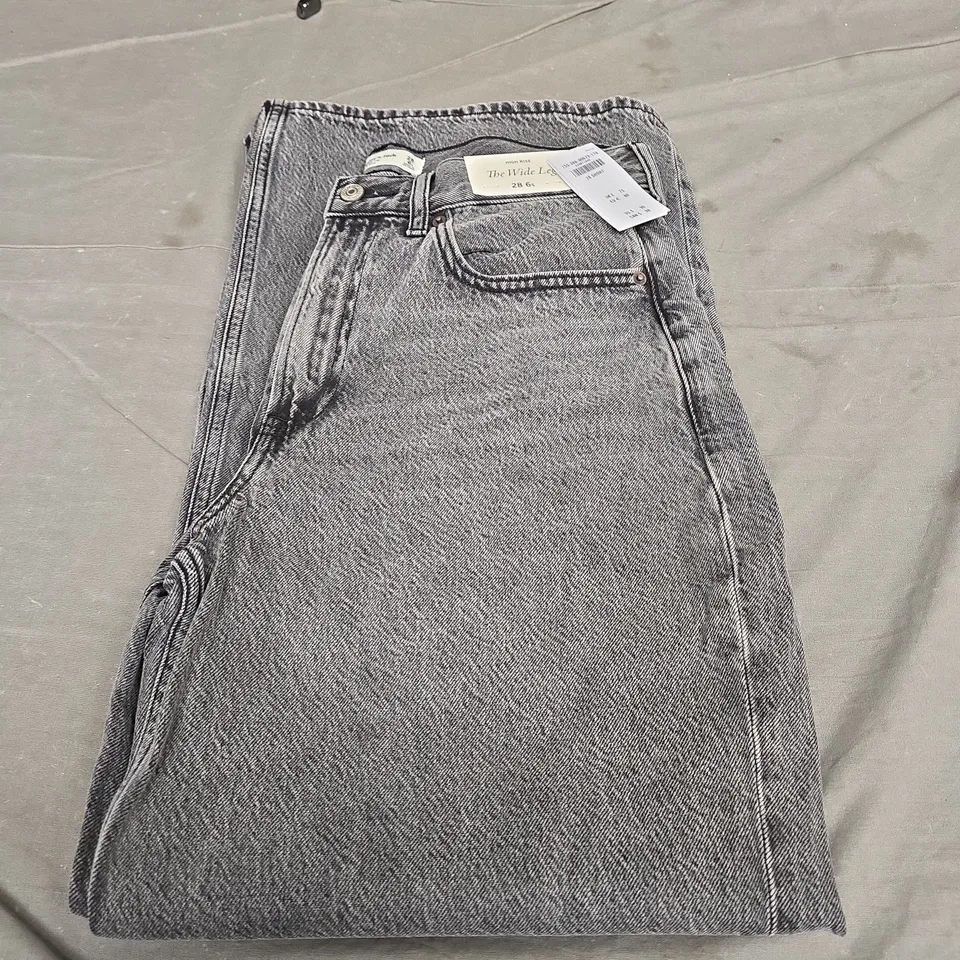ABERCROMBIE AND FITCH WIDE LEG DENIM JEANS - SIZE W28