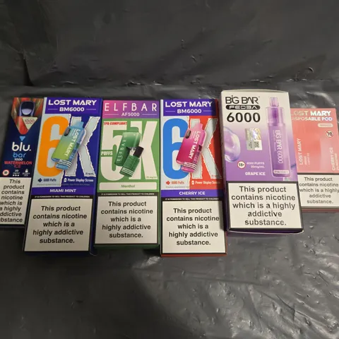 APPROXIMATELY 20 ASSORTED E-CIGARETTE & VAPING ITEMS IN VARIOUS BRANDS 