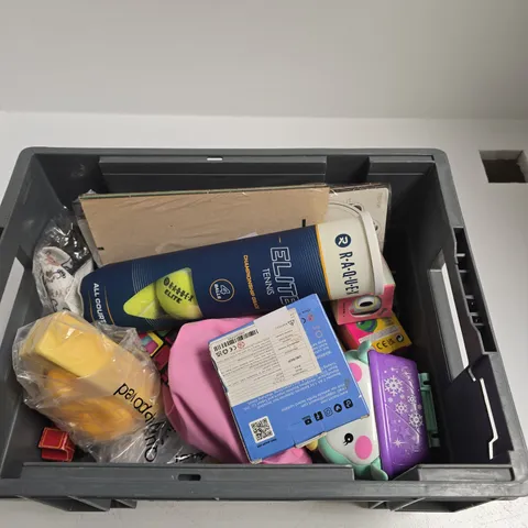 BOX OF APPROXIMATLEY 10 VARIOUS TOYS INCLUDING RAQUEX ELITE 4 TENNIS BALLS, TIC TAC TOE ROBOT AND FOLIA STICKER ROLLE