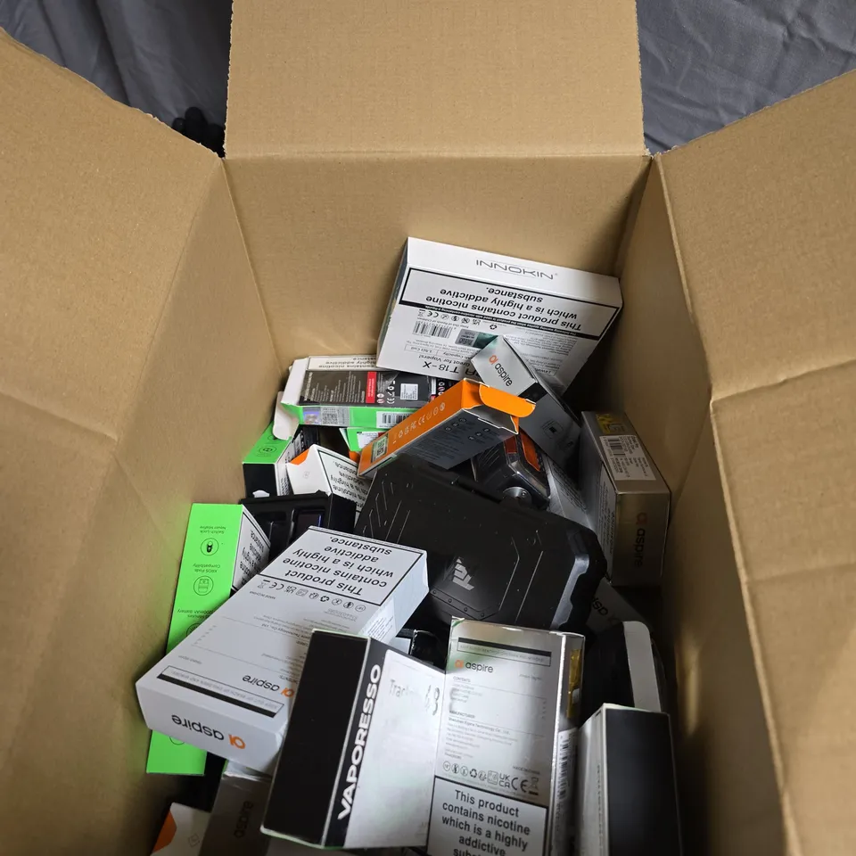 LOT OF APPROXIMATELY 20 ASSORTED VAPING ITEMS TO INCLUDE VAPORESSO/ASPIRE/ENDURA T18-X