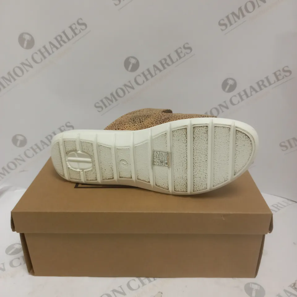 BOXED PAIR OF CUSHION WALK GOLD STRAPPY SANDALS - SIZE 7