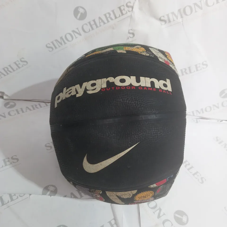 NIKE PLAYGROUND BLACK BASKET BALL 