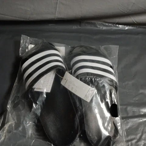 BAGGED PAIR OF ADIDAS SLIDERS - UK SIZE 9