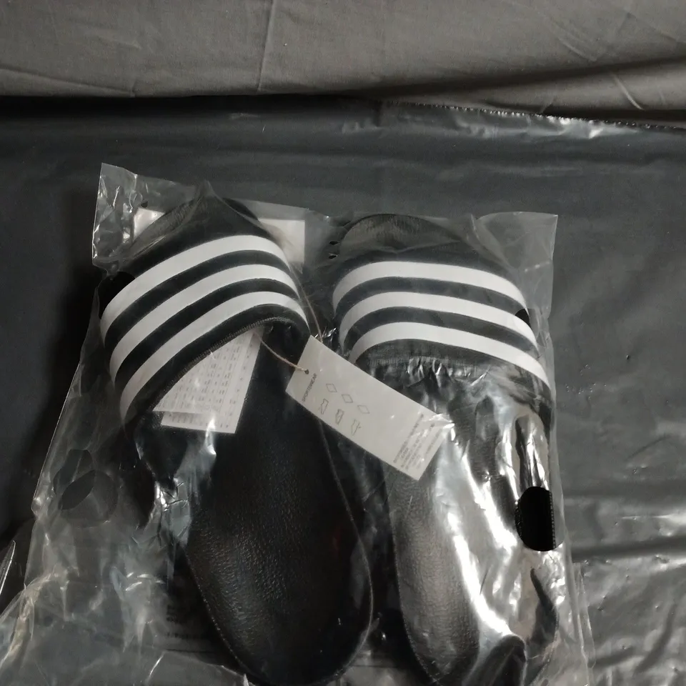 BAGGED PAIR OF ADIDAS SLIDERS - UK SIZE 9