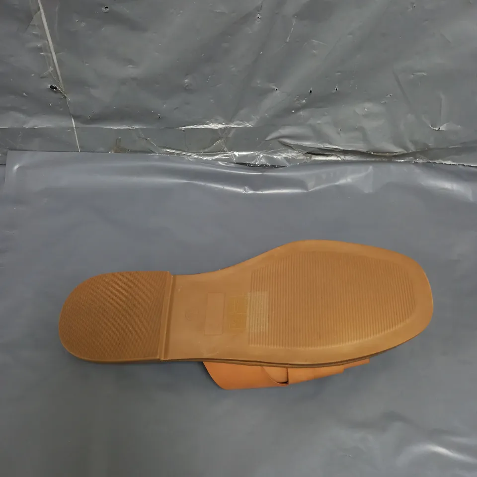 BEN DE LISI SANDALS BROWN SIZE 8