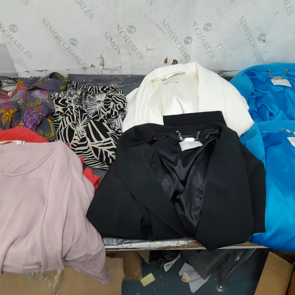 BOX OF APPROXIMATELY 10 ASSORTED PIECES OF CLOTHING IN VARIOUS STYLES, SIZES, AND BRANDS 