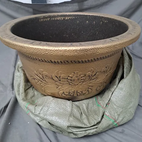 FLORAL DESIGN PLASTIC OUTDOOR PLANTER 