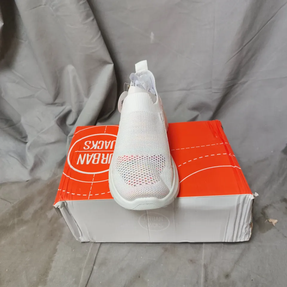 URBAN JACKS WHITE KNIT RUNNING SHOES – BOXED UK SIZE 5