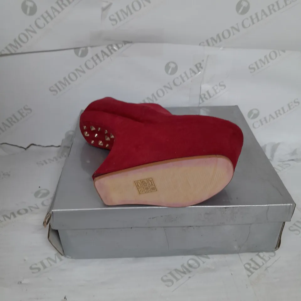 BOXED PAIR OF CASSANDRA PLATFORM SHOE IN RED SUEDE WITH GOLD SPIKES SIZE 6