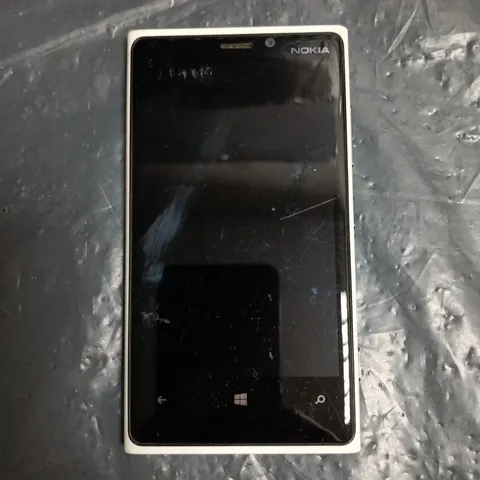 NOKIA LUMIA 920 MOBILE PHONE IN WHITE
