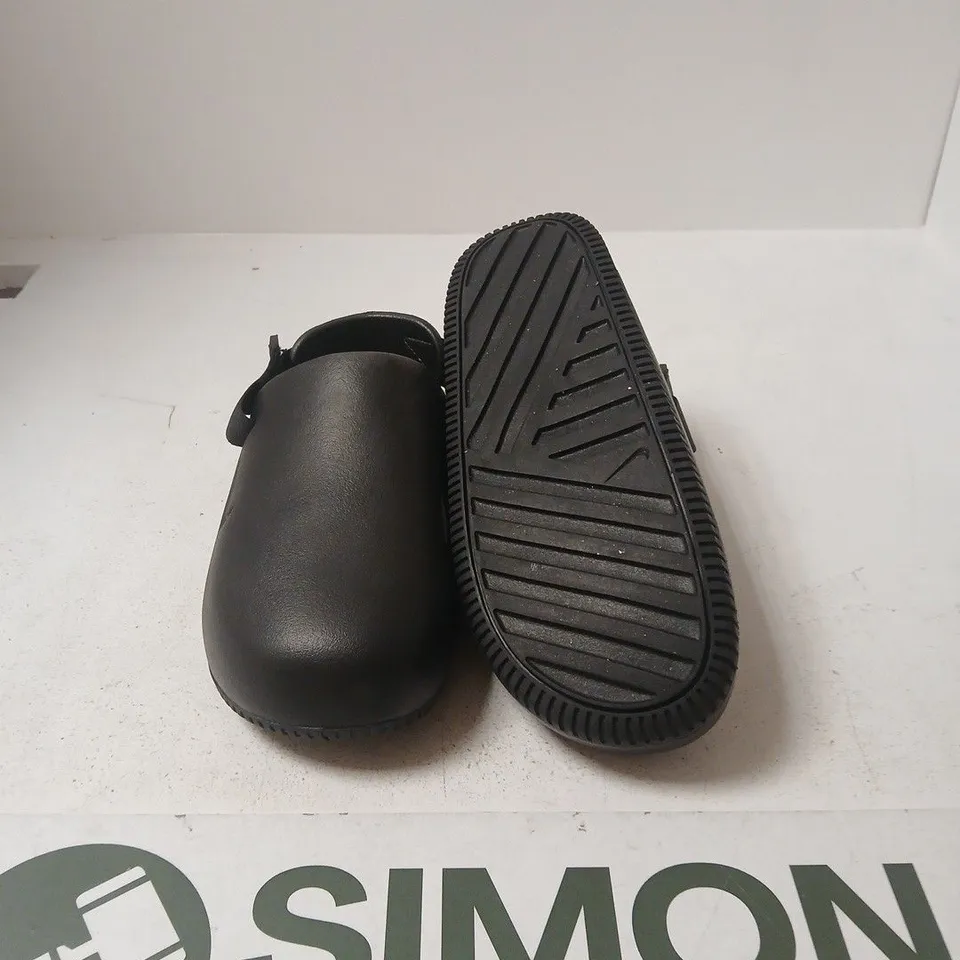 NIKE CALM MULE BLACK – SLIP-ON MULE, UNISEX (UK 9 MEN / 8.5 WOMEN ON TAG)