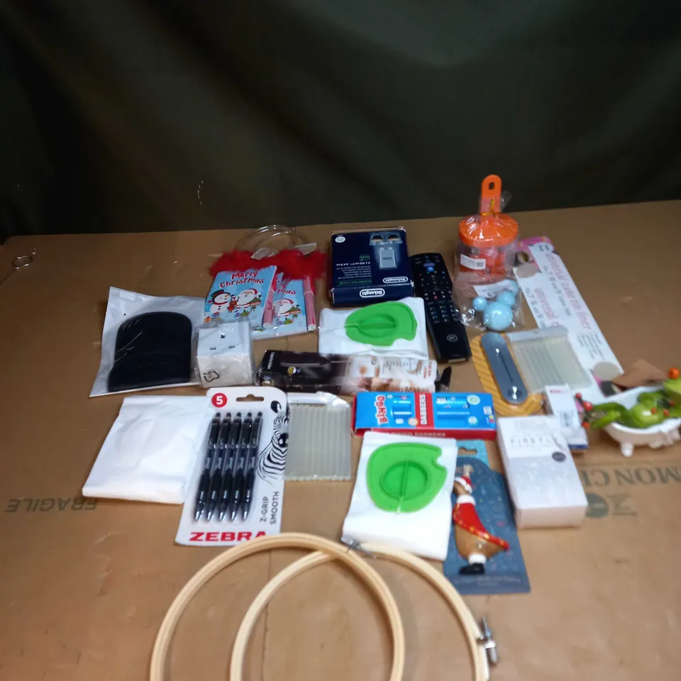 LOT OF ASSORTED ITEMS TO INCLUDE REMOTE CONTROLS, PENS AND FAIRY LIGHTS