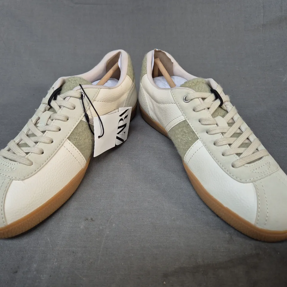 PAIR OF ZARA LACE-UP SHOES IN CREAM/GREEN UK SIZE 5