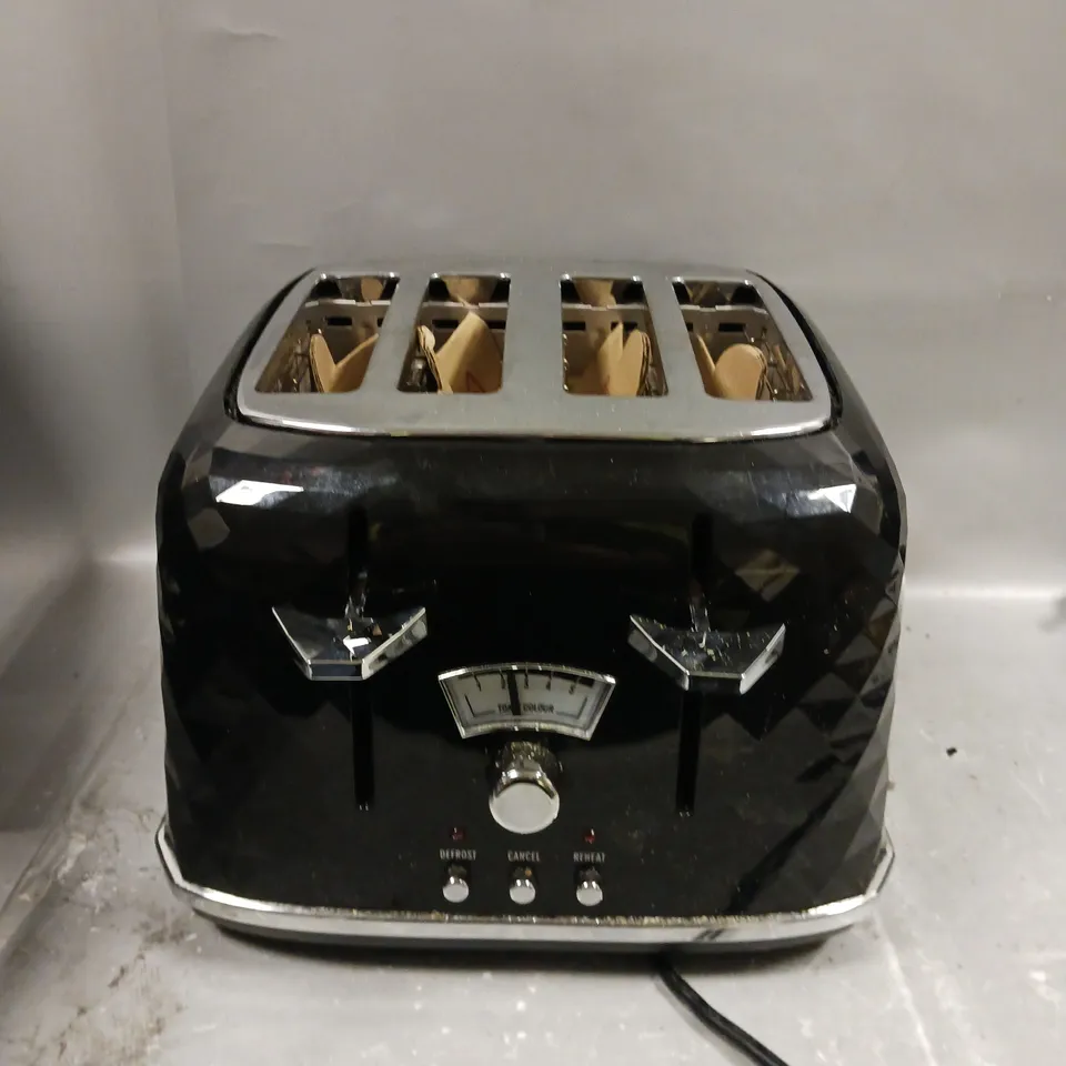 BOXED DELONGHI BRILLANTE BLACK 4 SLICE TOASTER IN BLACK