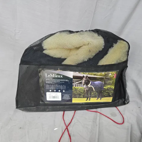 LE MIEUX WALKER RUG IN NAVY