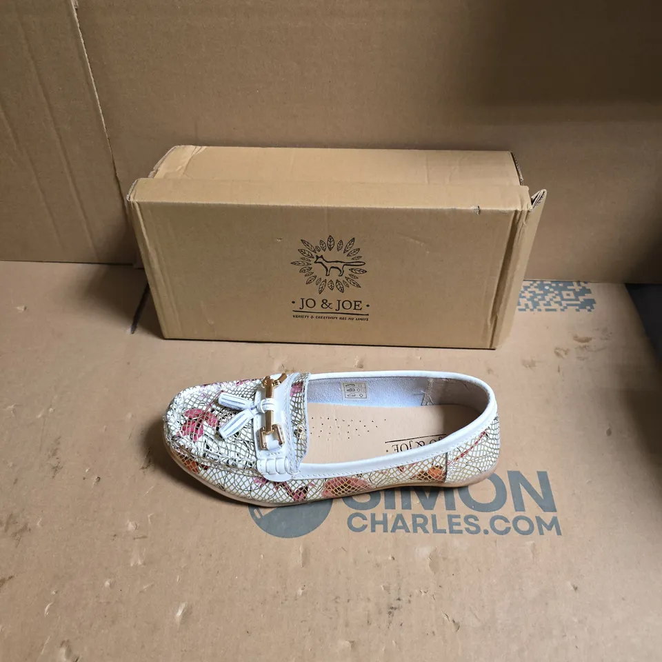 JO & JOE WOMEN’S FLORAL PRINT LOAFERS - LIGHT BLUE SNAKE PRINT - UK 4