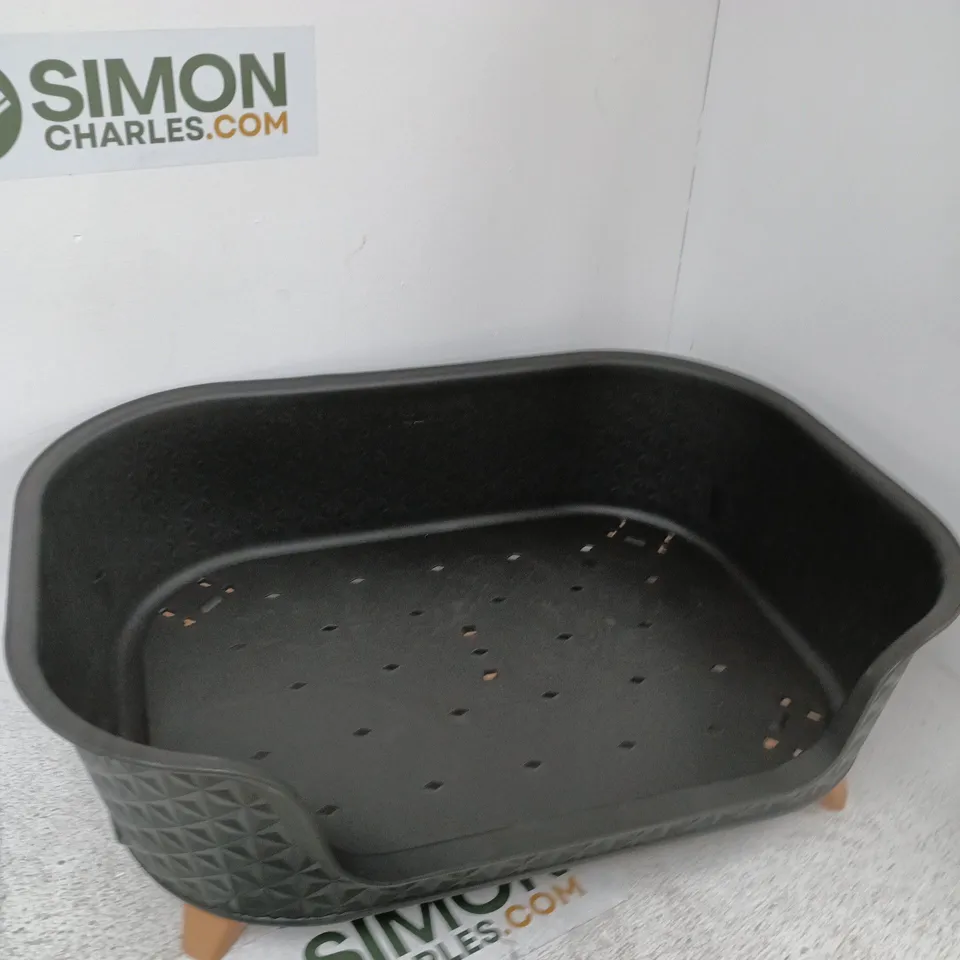 BLACK PLASTIC PET BED WITH SHORT LEGS (DOG BED)