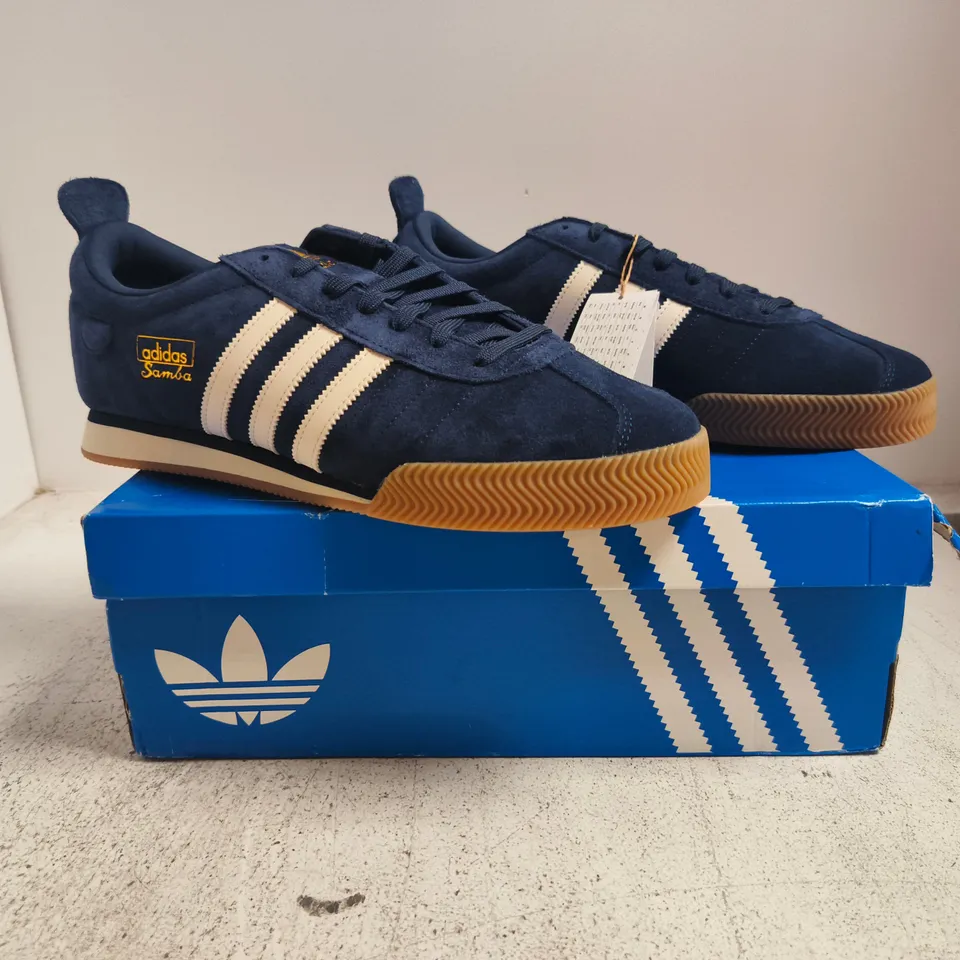 BOXED PAIR OF ADIDAS SAMBA 62 SUPER TRAINERS IN NAVY/WHITE SIZE UK 12
