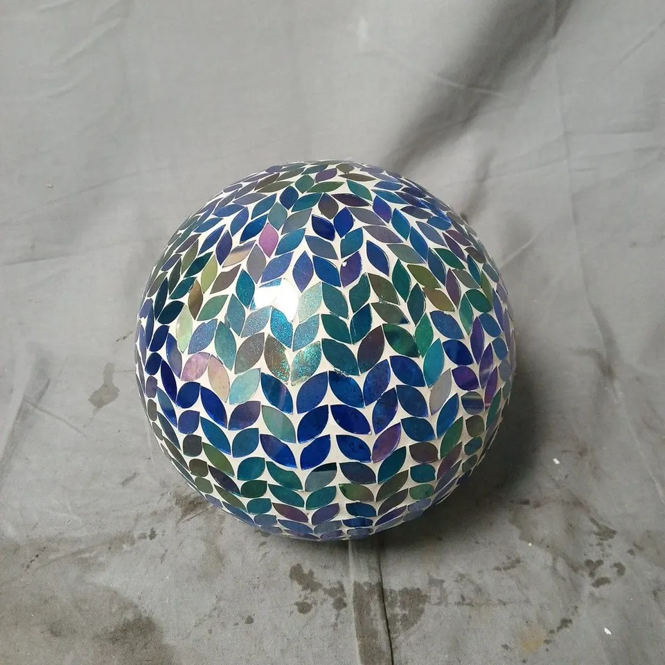 GARDEN REFLECTIONS COLOUR CHANGING 20CM MOSAIC BATTERY OPERATED GLOBE LIGHT