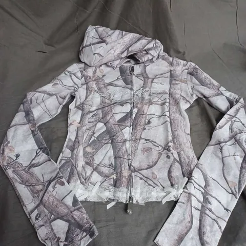 NAMED COLLECTIVE PREY SCULPT STRETCH ZIP HOODIE IN SNOW CAMO SIZE S/M