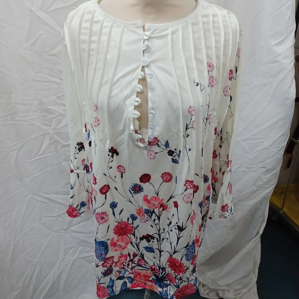 WHITE TSHIRT WITH FLOWERS