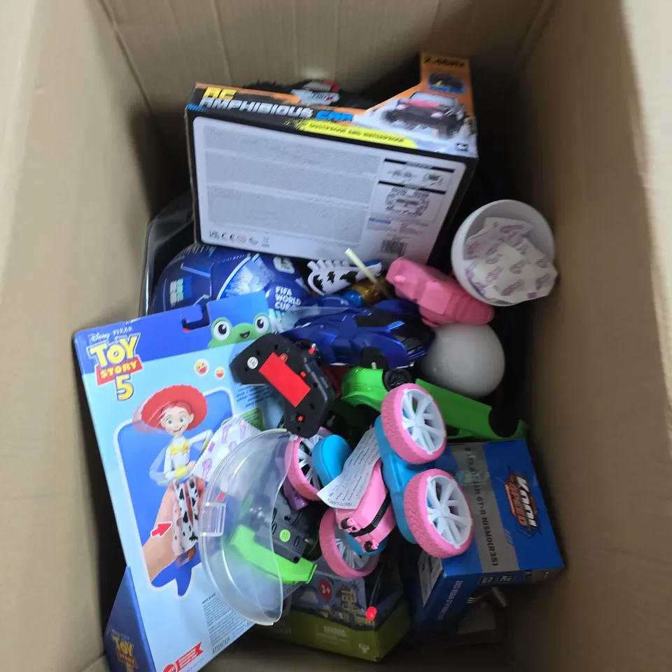 LARGE BOX OF APPROX 10 ASSORTED TOYS AND GAMES