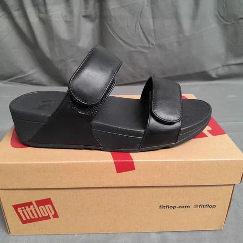 BOXED PAIR OF FITFLOP ADJUSTBALE LEATHER SLIDES SIZE UK 5