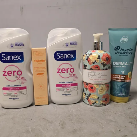 APPROXIMATELY 15 ASSORTED HEALTH & BEAUTY ITEMS TO INCLUDE - SANEX ZERO , HEAD AND SHOULDERS DERMA ETC