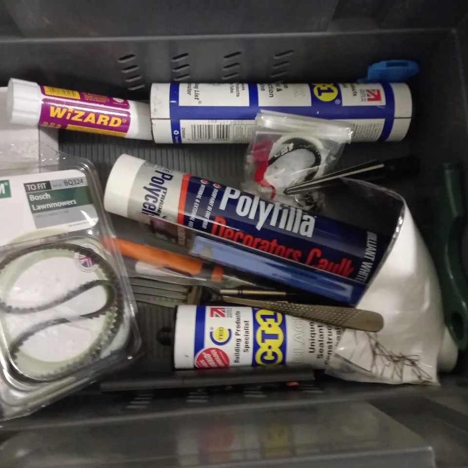 LOT OF ASSORTED HOUSEHOLD ITEMS TO INCLUDE OSPREY LONDON NOTEBOOK, UTILITY KNIVES, LED LIGHT AND POLYFILLA CAULK