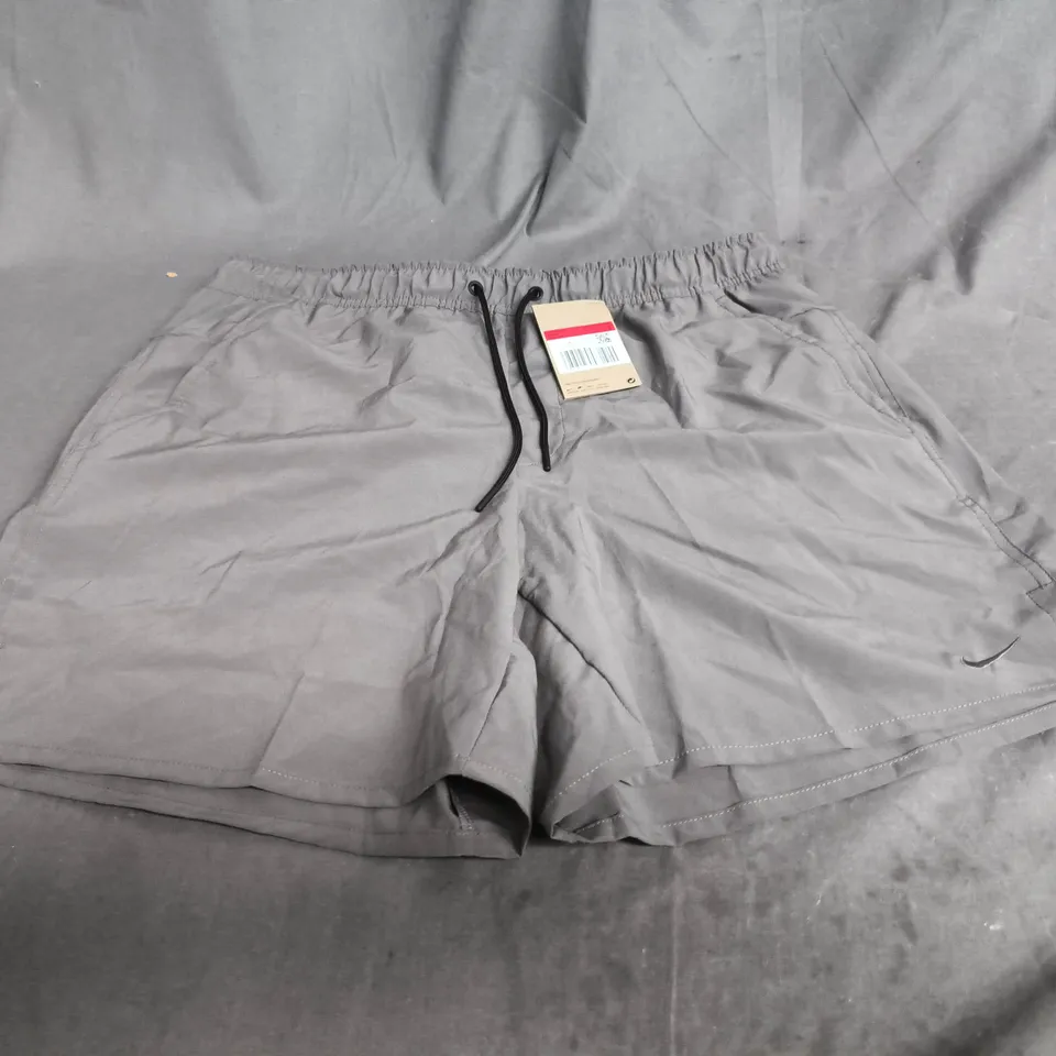 NIKE ATHLETIC SHORTS - SIZE L