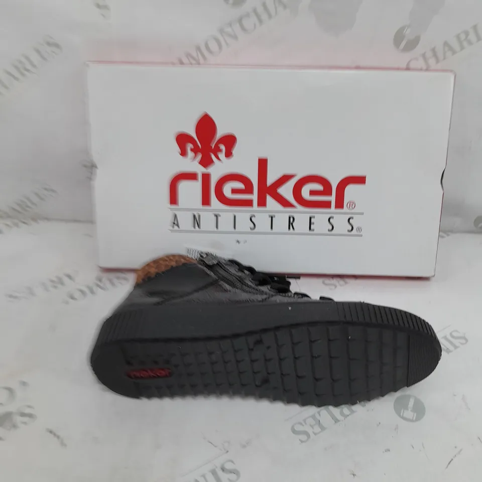 BOXED PAIR OF RIEKER HI TOP CUFF TRAINERS IN BLACK UK SIZE 6.5