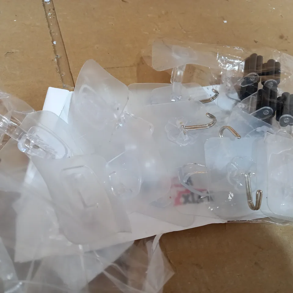 SCREWFIX SET OF HOOKS 