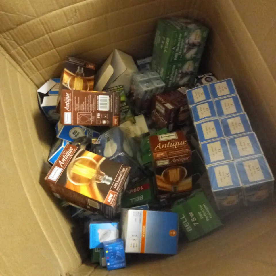 ONE LOT TO CONTAIN A VERY LARGE QUANTITY OF APPROXIMATELY 150 LIGHTBULBS, BRANDS AND SPECIFICATIONS MAY VARY - collection only