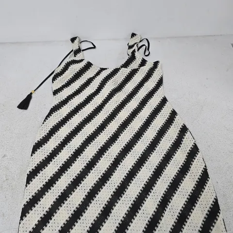 FRENCH CONNECTION WOMEN'S DRESS – BLACK & ECRU STRIPE LACE – SIZE L (STYLE SX8TH)