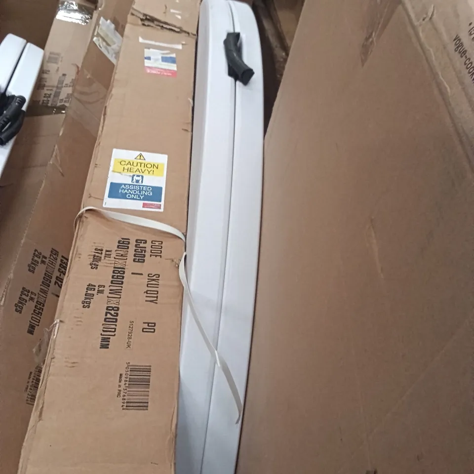 FOLDING WHITE TABLE APPROXIMATELY 6FT
