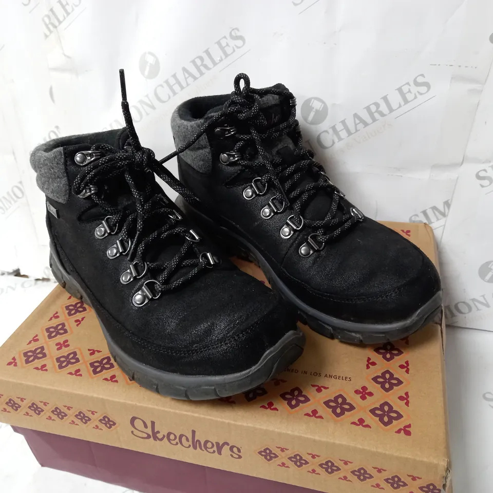 PAIR OF SKECHERS SYNERGY WARM TECH BOOTS IN BLACK UK SIZE 5.5