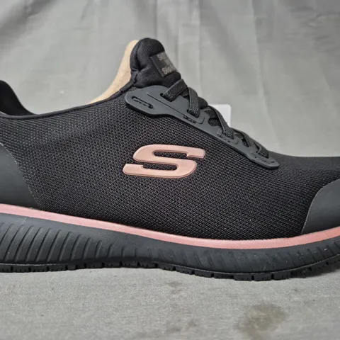 BOXED PAIR OF SKECHERS SLIP RESISTANT WORK SHOES IN BLACK UK SIZE 7