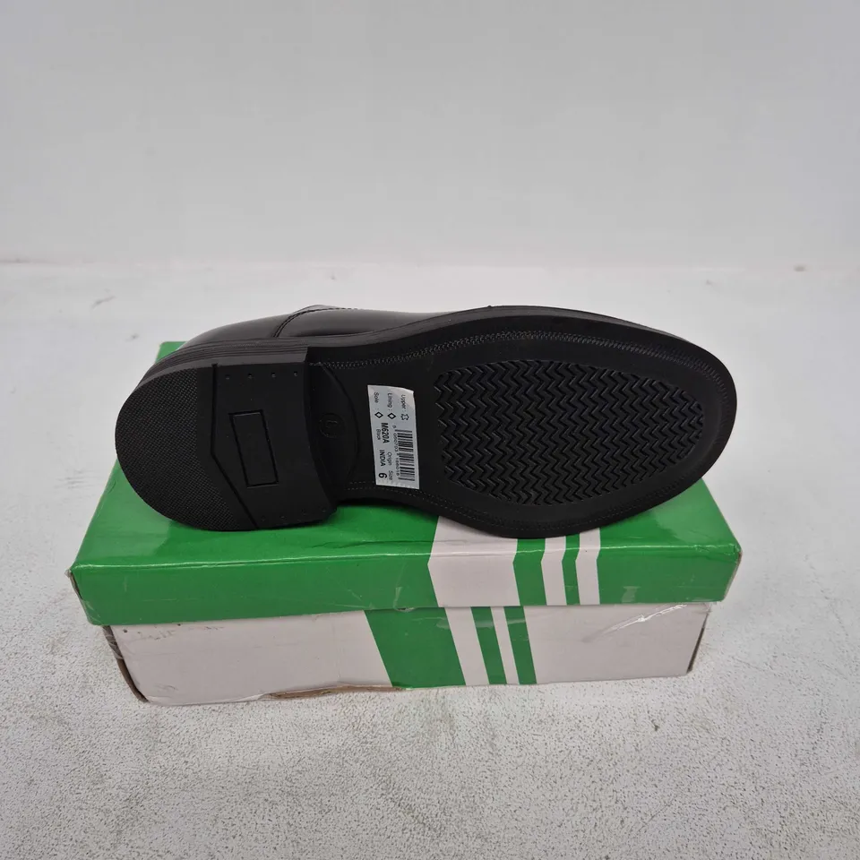 BOXED PAIR OF SCIMITAR CAPPED OXFORD CADET SHOES IN BLACK - SIZE 6