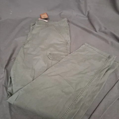 WRANGLER REGULAR TAPER 36 WAIST